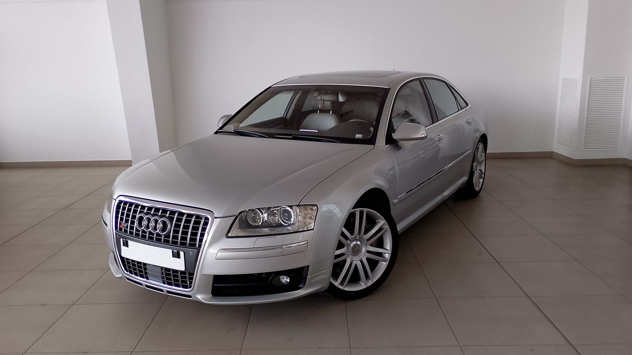 Audi S8 5.2 V10 FSI quattro tiptronic